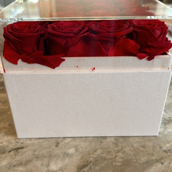 New Eterfield Rose color red 16 roses. - Picture 4 of 6